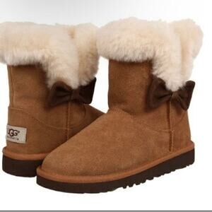 Ugg K Kourtney Chestnut Suede Ankle Boots with Bow Sherpa Lined Warm GUC